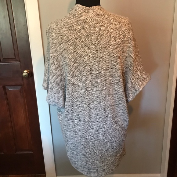 🖤🤍 Kirra Boho Short Sleeved Poncho Cardigan - Picture 2 of 3